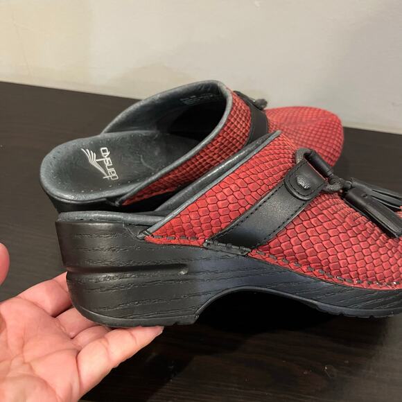 Dansko Shandi Snakeskin Tassel Red Leather Clog Size EU 36 US 5.5-6 - Picture 4 of 9